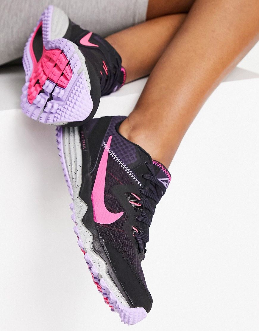Juniper Trail - Sneakers nere e rosa - Nike Running - Modalova