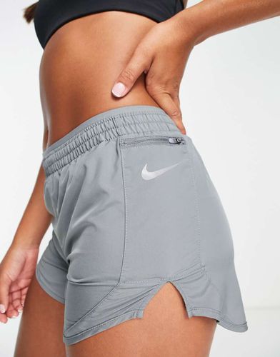 Tempo Luxe - Pantaloncini da 3'' grigi - Nike Running - Modalova