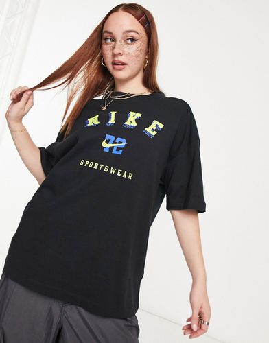 Sportswear - T-shirt nera con logo stile college - Nike - Modalova