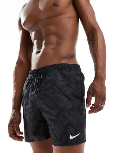 Tossed Block - Pantaloncini da bagno neri da 7" stile volley con motivo del logo - Nike Swimming - Modalova