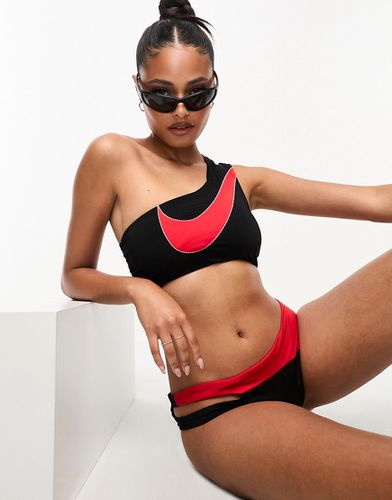 Icon Sneakerkini - Top bikini e rosso asimmetrico - Nike Swimming - Modalova