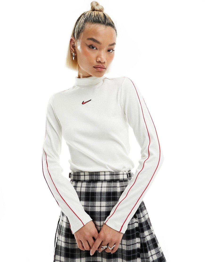 Streetwear - Maglietta a maniche lunghe con collo a lupetto sporco e rossa - Nike - Modalova