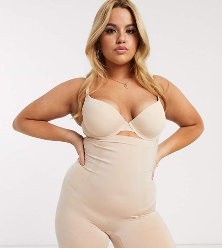 Curve - Oncore - Pantaloncini medi ultra modellanti a vita alta beige - Spanx - Modalova