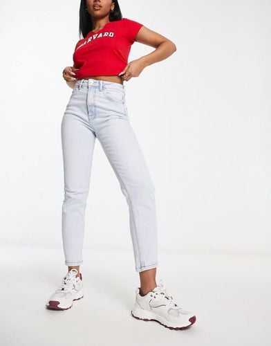 Mom jeans slim elasticizzati lavaggio candeggiato - Stradivarius - Modalova