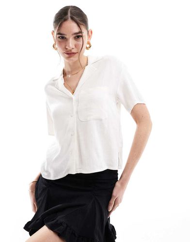 Camicia a maniche corte squadrata effetto lino bianca - Stradivarius - Modalova