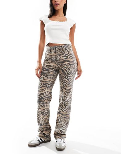 Jeans dritti con stampa animalier - Stradivarius - Modalova