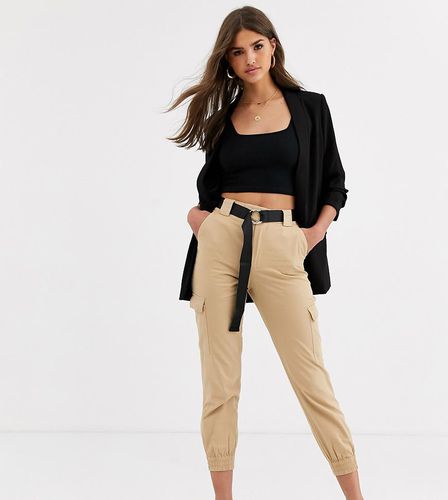 Pantaloni cargo beige con cintura - Stradivarius - Modalova