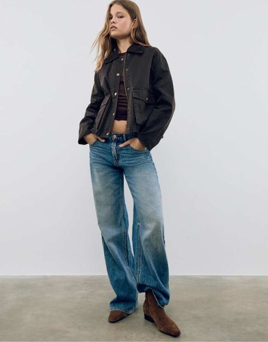 Parka courte cirée contrastante - Marron - Stradivarius - Modalova