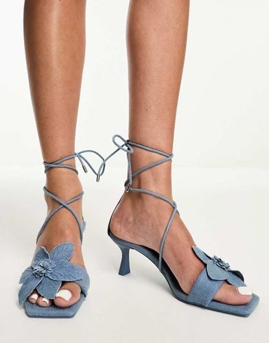 Scarpe con tacco in denim anni '00 con fiore applicato - Stradivarius - Modalova