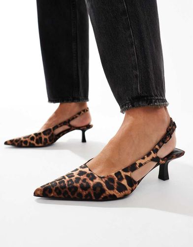 Scarpe con tacchetto a spillo e cinturino posteriore leopardate - Stradivarius - Modalova