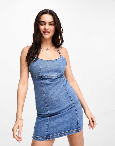 Vestito corto con spalline sottili in denim medio - Stradivarius - Modalova