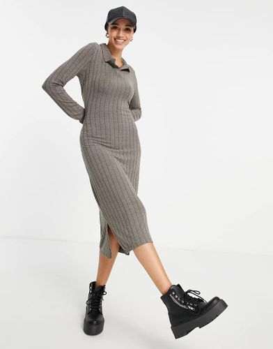 Robe mi-longue col polo côtelée - Gris - Pieces - Modalova