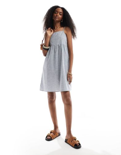 Robe rayée coupe courte et virevoltante à fronces et bretelles fines - Pieces - Modalova