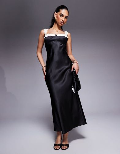 Robe longue satinée à bretelles contrastantes avec naud devant - Princess Polly - Modalova