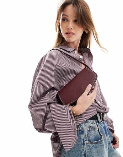 Borsa da spalla bordeaux con cuciture a contrasto - Pull & Bear - Modalova