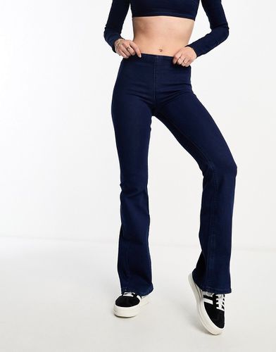 Jeans a zampa elasticizzati indaco senza cuciture in coordinato - Pull & Bear - Modalova
