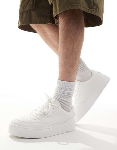 Sneakers bianche con suola spessa scolpita - Pull & Bear - Modalova