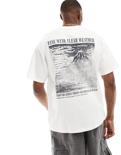 T-shirt bianca con stampa di montagna sul retro - Pull & Bear - Modalova