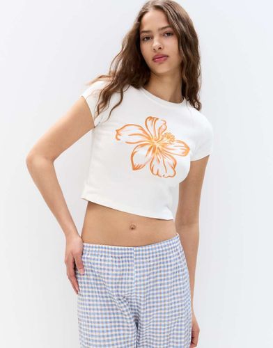T-shirt crop top à motif hibiscus - Givré - Pull & bear - Modalova