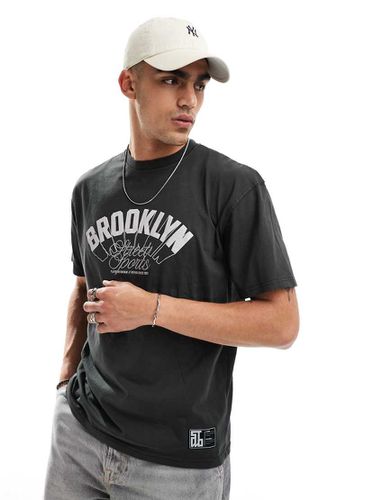 T-shirt nera con stampa "Brooklyn" - Pull & Bear - Modalova