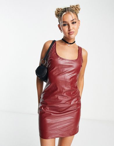 Vestito corto in pelle sintetica viola arricciato - Rebellious Fashion - Modalova