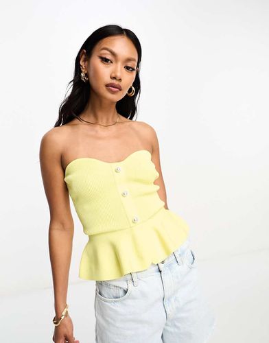 Top a fascia in maglia limone con fondo peplo e dettagli con perle in coordinato - River Island - Modalova