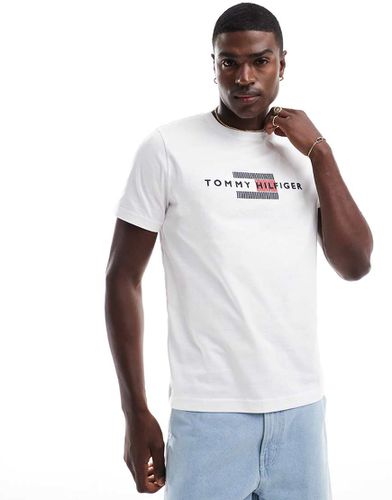 T-shirt bianca con bandiera ricamata - Tommy Hilfiger - Modalova