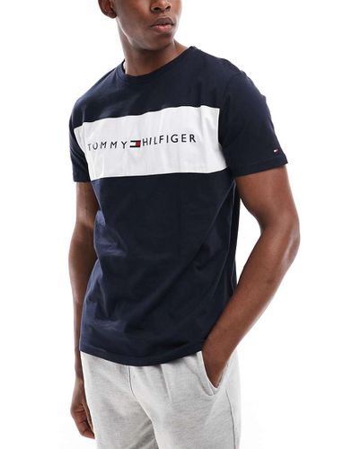 T-shirt da casa con riga con logo - Tommy Hilfiger - Modalova