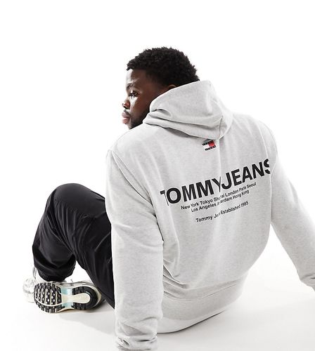 Big & Tall - Felpa chiaro con cappuccio e stampa del logo - Tommy Jeans - Modalova