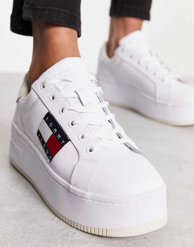 Sneakers flatform bianche in pelle con logo a bandiera - Tommy Jeans - Modalova