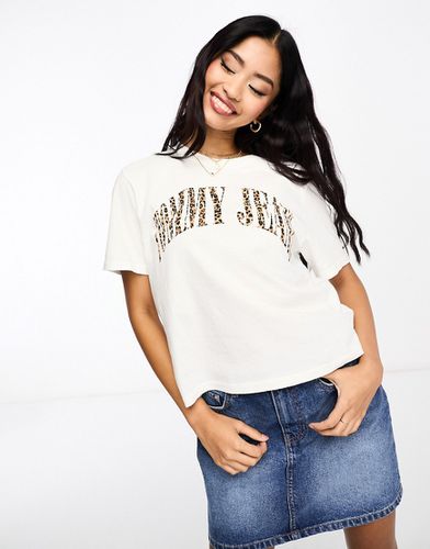 T-shirt a maniche corte bianca con logo leopardato stile college - Tommy Jeans - Modalova