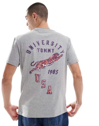 T-shirt avec logo style universitaire - Tommy Jeans - Modalova