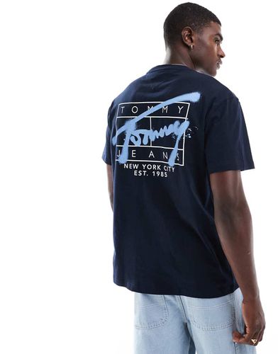 T-shirt con stampa del logo sul retro stile graffiti - Tommy Jeans - Modalova