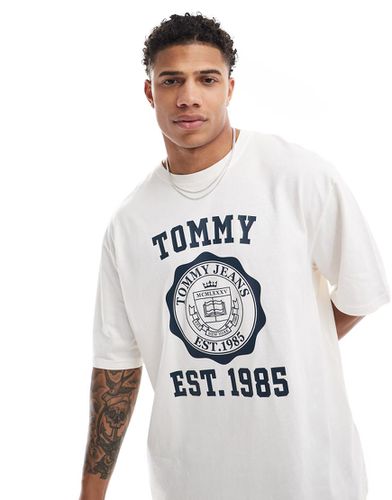 T-shirt oversize bianca con stampa sportiva stile college - Tommy Jeans - Modalova