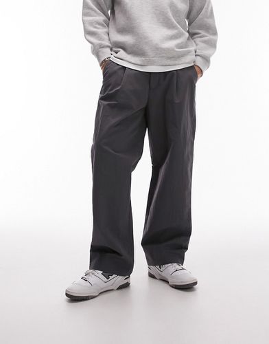 Pantaloni premium a vita alta con fondo ampio color antracite - Topman - Modalova