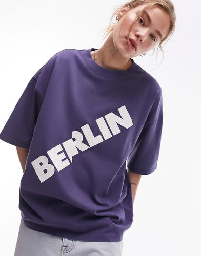 T-shirt oversize con spalle scese e grafica "Berlin" - Topshop - Modalova