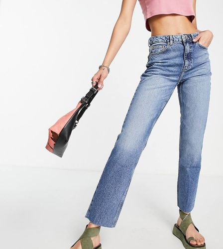 Jeans dritti cropped a vita medio alta con bordi grezzi medio - Topshop Tall - Modalova