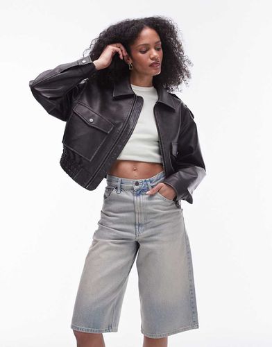 Giacca bomber corta in pelle sintetica nera - Topshop - Modalova