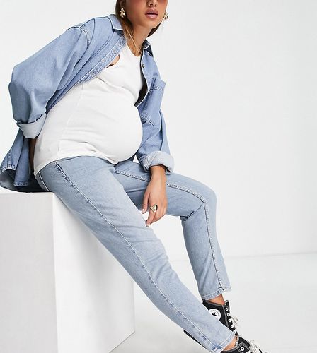 Mom jeans comodi elasticizzati candeggiati con fascia sopra il pancione - Topshop Maternity - Modalova