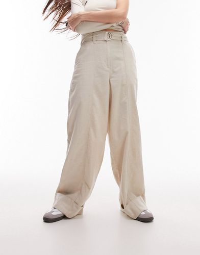Pantaloni a fondo ampio écru con vita alta, cintura e fondo risvoltato - Topshop - Modalova