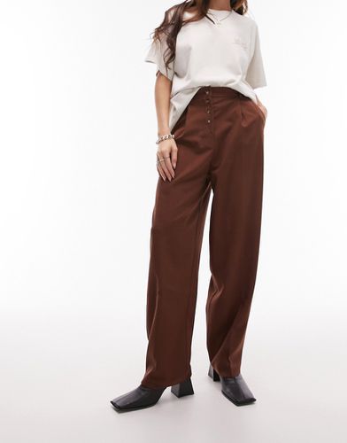 Pantaloni da abito marroni con patta con bottoni - Topshop - Modalova