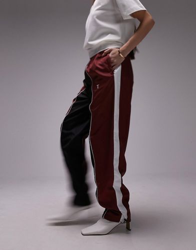 Pantaloni sportivi con fondo elasticizzato bordeaux in coordinato - Topshop - Modalova