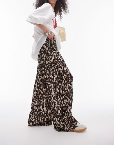 Pantaloni plissé stropicciati a fondo ampio marroni con stampa leopardata - Topshop - Modalova