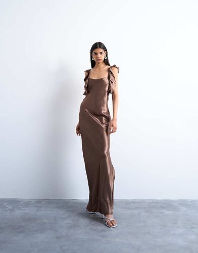 Robe nuisette en satin avec épaules volantées - Chocolat - Topshop - Modalova