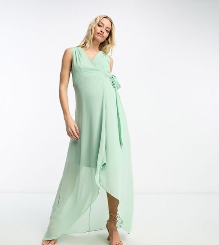 Vestito lungo avvolgente da damigella in chiffon verde salvia - TFNC Maternity - Modalova