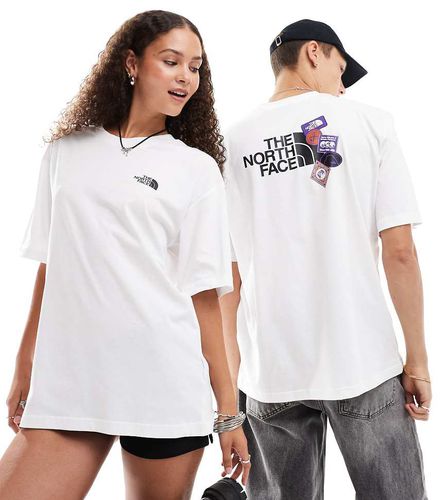 Expedition Stickers - T-shirt oversize bianca con stampa sulla schiena - In esclusiva per ASOS - The North Face - Modalova