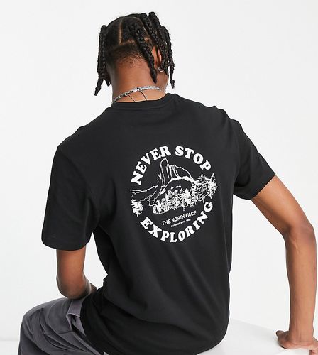 Exploring - T-shirt nera con stampa circolare sul retro - In esclusiva per ASOS - The North Face - Modalova
