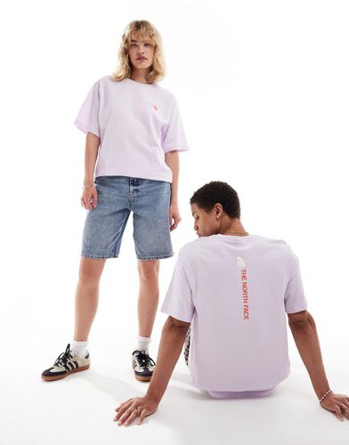 NSE - T-shirt oversize lilla con stampa del logo verticale sul retro - The North Face - Modalova