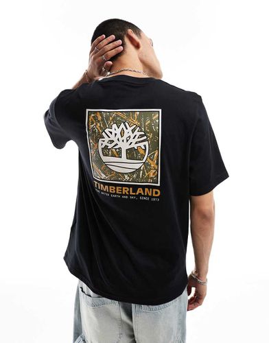 T-shirt nera con stampa grande mimetica con albero sul retro - Timberland - Modalova