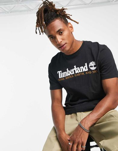 New Core - T-shirt nera con grafica sul davanti - Timberland - Modalova